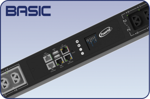 BASIC PDU fra Powertek med netværksporte, display og stikudtag, designet til brug i serverracks eller datacentre.