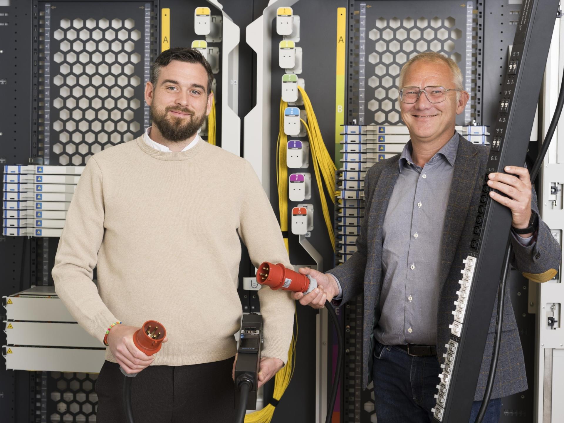 Per Henriksen og Niklas Larsen med PDU og CommScope FACT i baggrunden