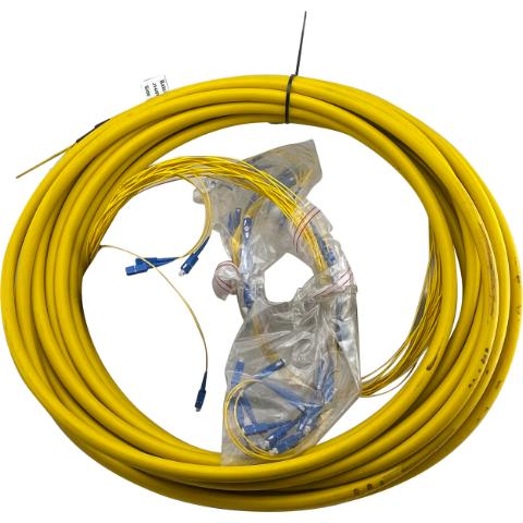 24F pretermineret kabel SC/UPC - SC/UPC 9/125µm 2mm 5 cm. pigtail interval strip længde: 1,1 m Total længde 21,2 meter.