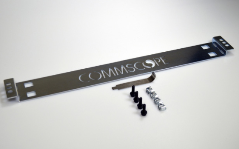 CommScope FACT V2 Monteringsbeslag til 2 FACT moduler i ETSI. Inkl. møtrikker og tilbehør (bagplade UDEN gafler)