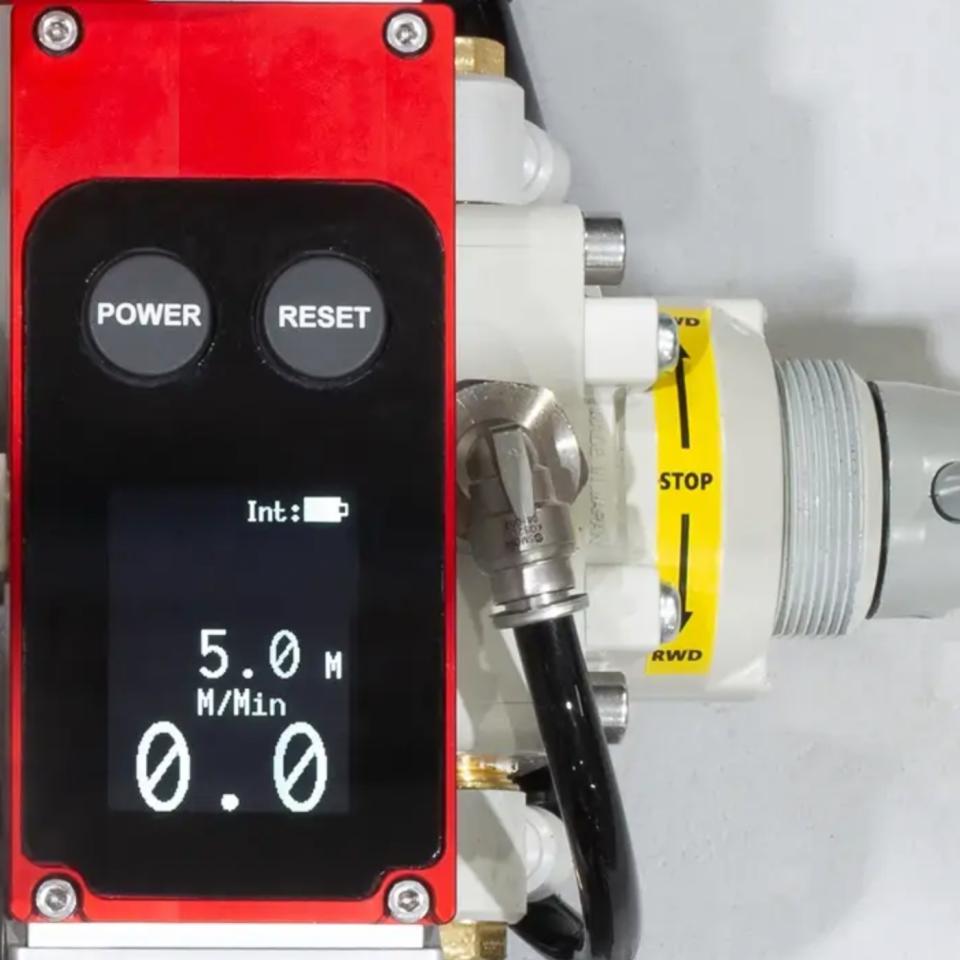 Jetting V2 blæsemaskine med joystick controller forberedt til logger. 2,4-16mm, rør 7-50mm. 550N. V2 leveres med Ductlube, Service Kit samt Transportkasse med laserskåret skumindlæg Ny model 2025