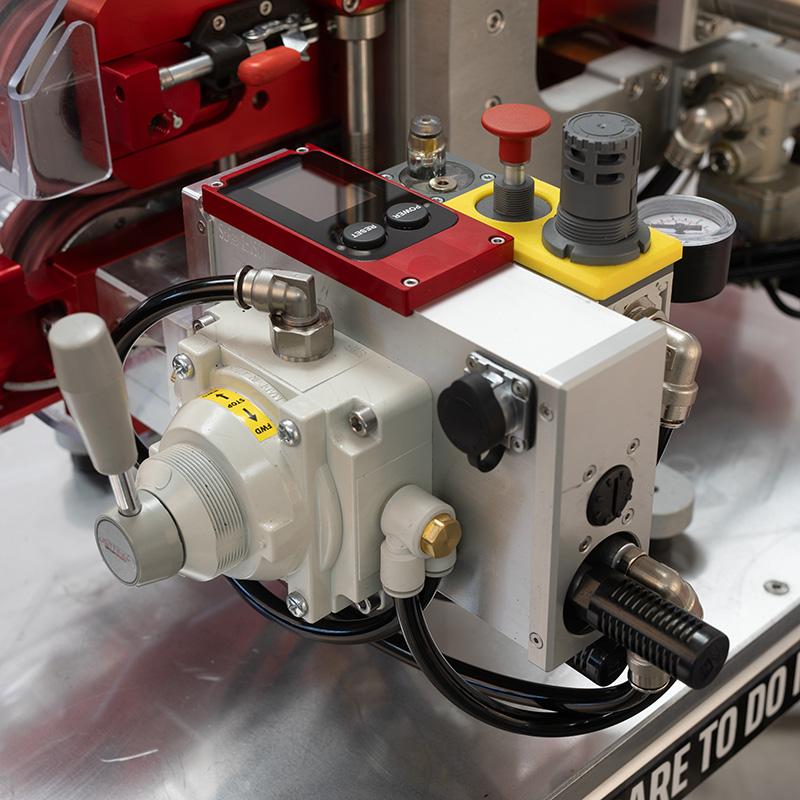Jetting V4 Grizzon Blæsemaskine Rør 10-63mm, Kabler 4-40mm, 31 kg, op til 2.000 N 16 Bar 2-Gear System til Sub-ducting og Push/Pull Service Kit og Transportkasse med laserskåret skumindlæg