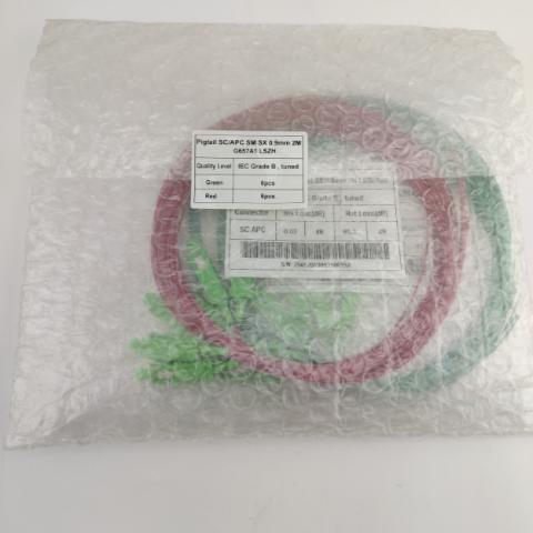 Pigtailsæt SC/APC 0,9mm 2M 6 stk. rød og 6 stk. grøn G657.A1 loose buffer LSZH 9/125µm Grade B