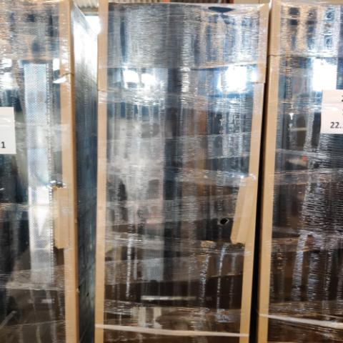 19" rack 42HU M’ Series standard rack config. H:1991 B:800 D:1200mm Inkl. perforeret for og bagdør og sidepaneler og topplade. 130 deg opening