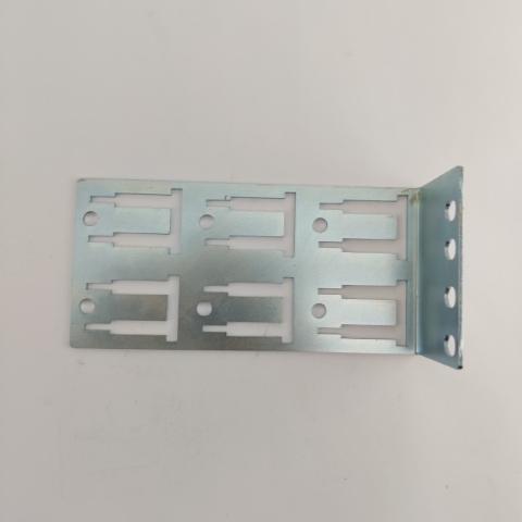 Beslag til FACT - frontmontering i 19" til CTU/trompet i venstre side. Længde 135mm