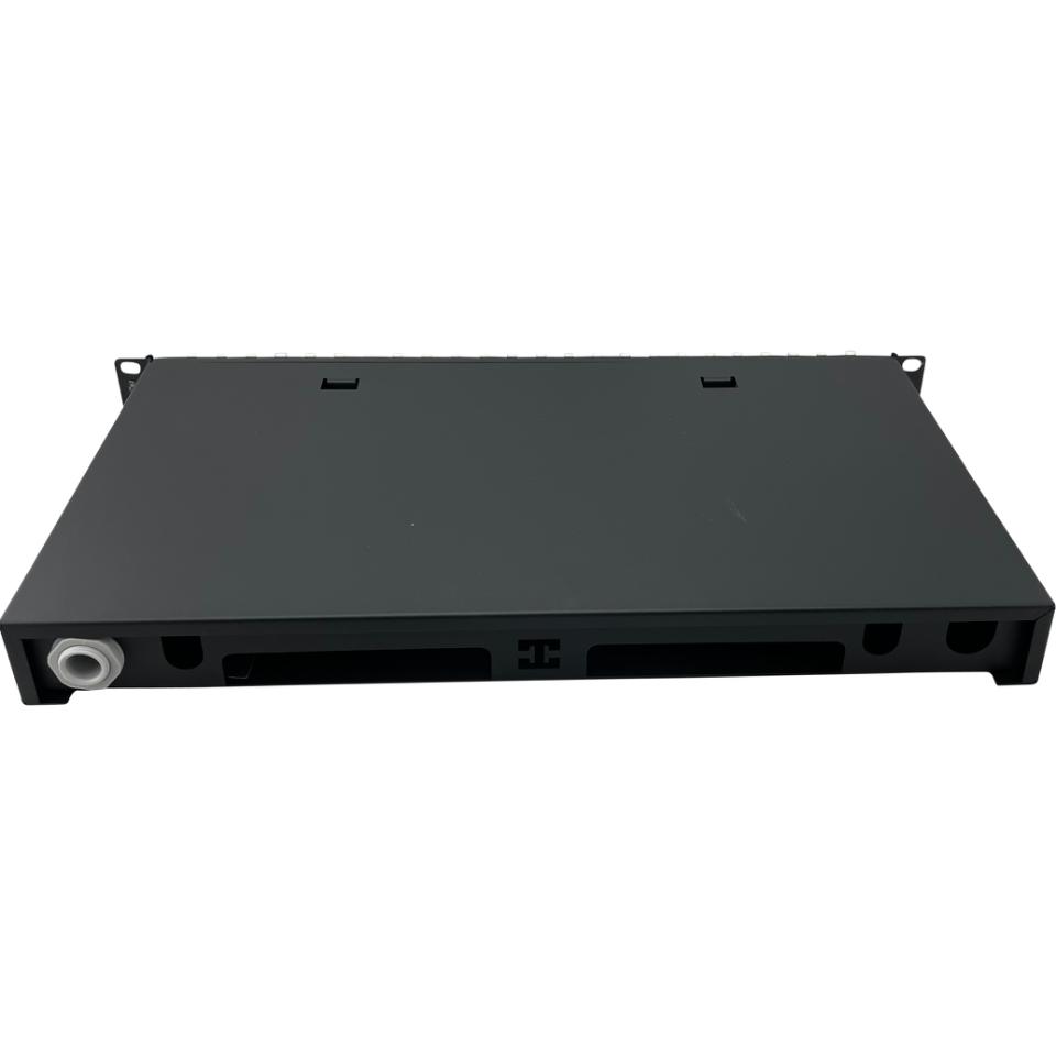 19" Panel LC/APC 96F 1HE monteret med 24 stk. quad adaptorer pigtails, 2x kassette à 48F
