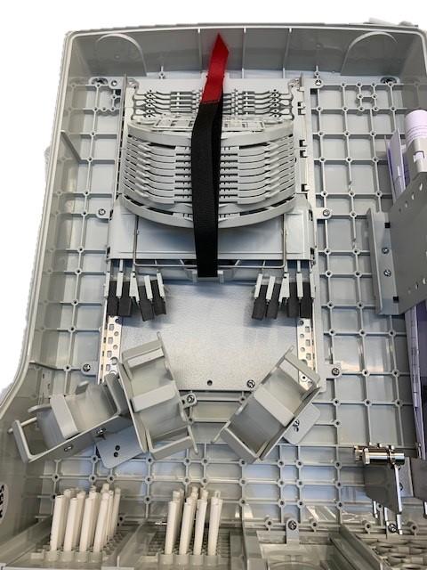 CommScope BUDI-M Basic Kit for 64 kunder. FTH Leveres samlet. Inkl. bagplade til gadeskab, Blæserør og 1:64 splitter