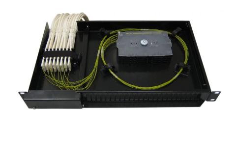 19" panel tomt 1HE 24xSCD til blæsefiber. Leveres uden kassetter. ODF 19" 1HE 24xSCD blæsefiber
